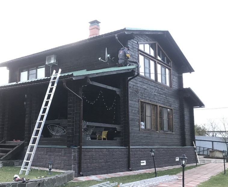 Монтаж водосточной системы)